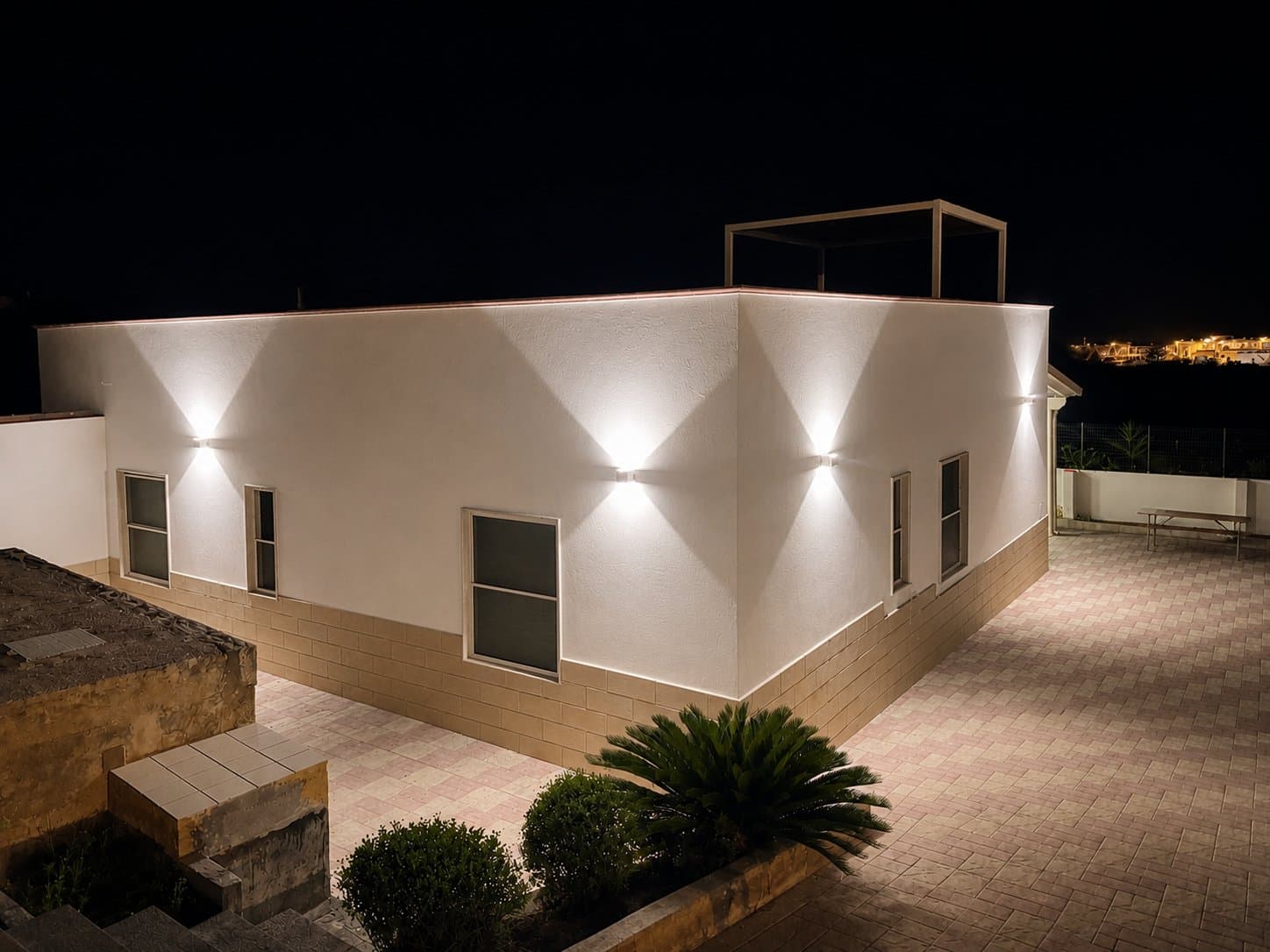 Villa Il Giglio del Sud illuminata di sera